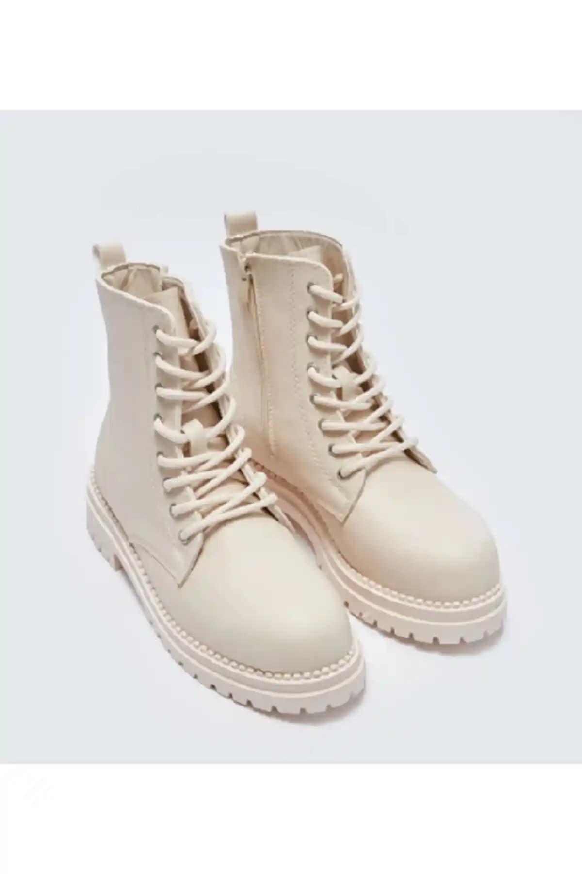 Waikiki’de Bayan Bot Modelleri ve Trendleri: Şıklık ve Konforun Buluştuğu Seçenekler