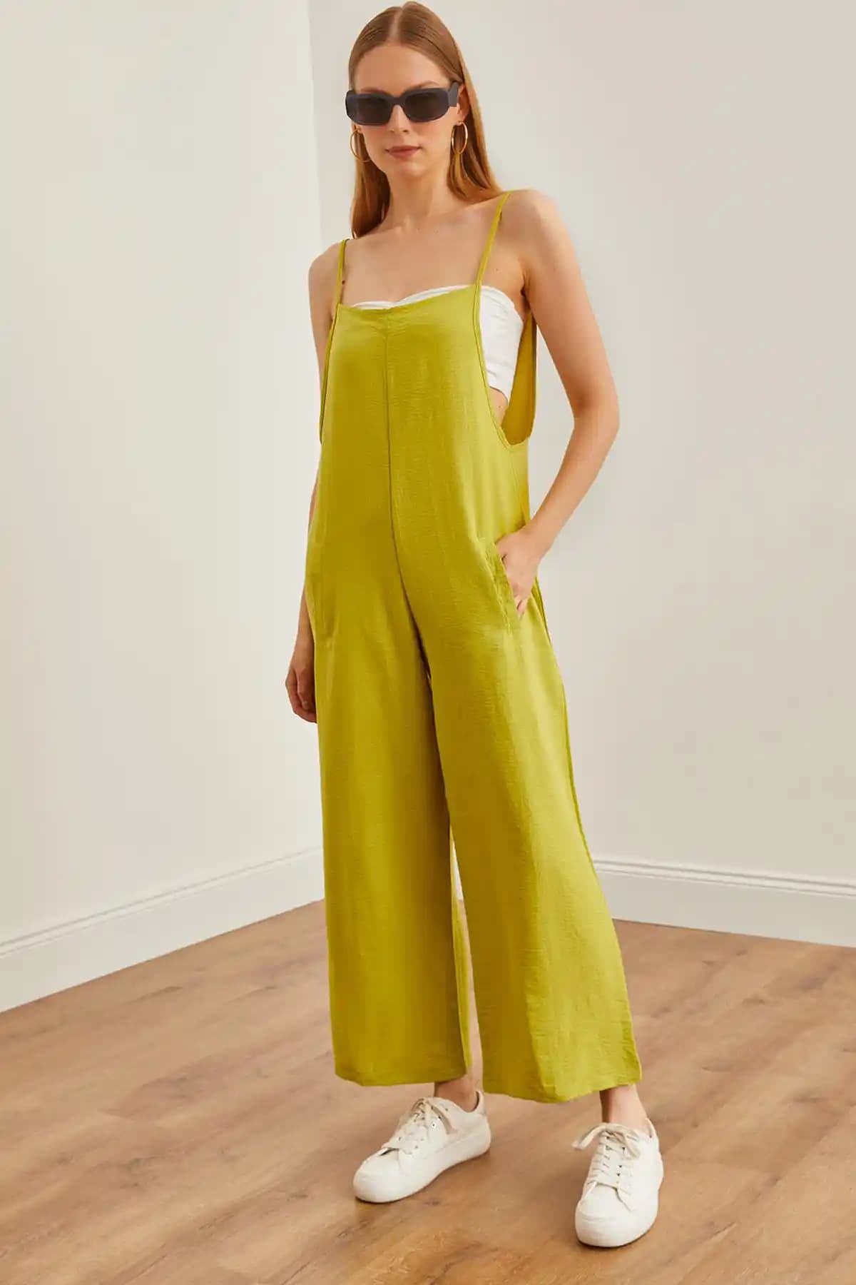 Yağ Yeşili Tulum Modası: Doğal ve Şık Giyim Seçenekleri Hakkında Kapsamlı Rehber