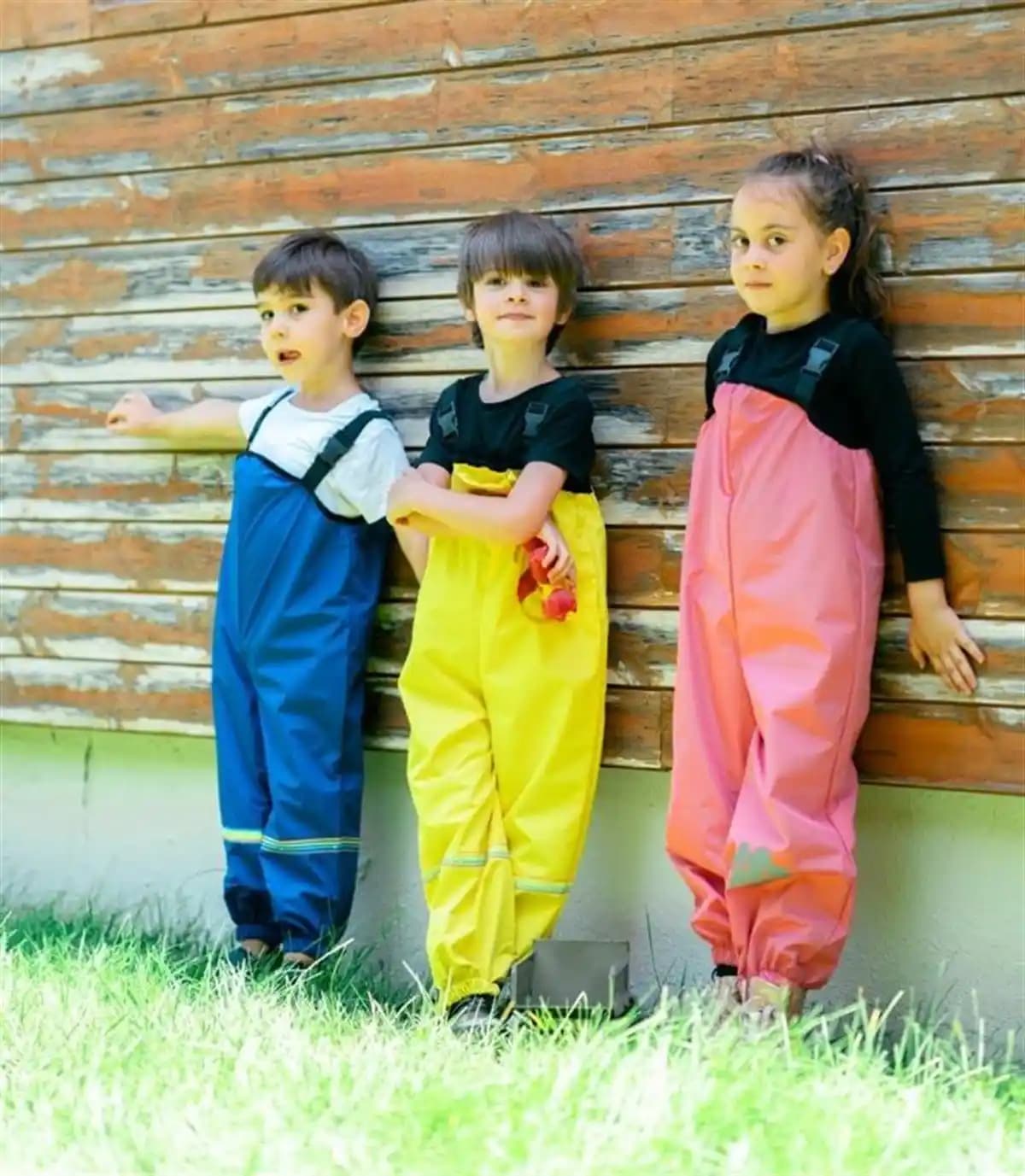 Yağmur Tulumları: Modern Tasarımlarla Günlük Yaşam ve Doğa Sporları İçin Koruyucu Giysi