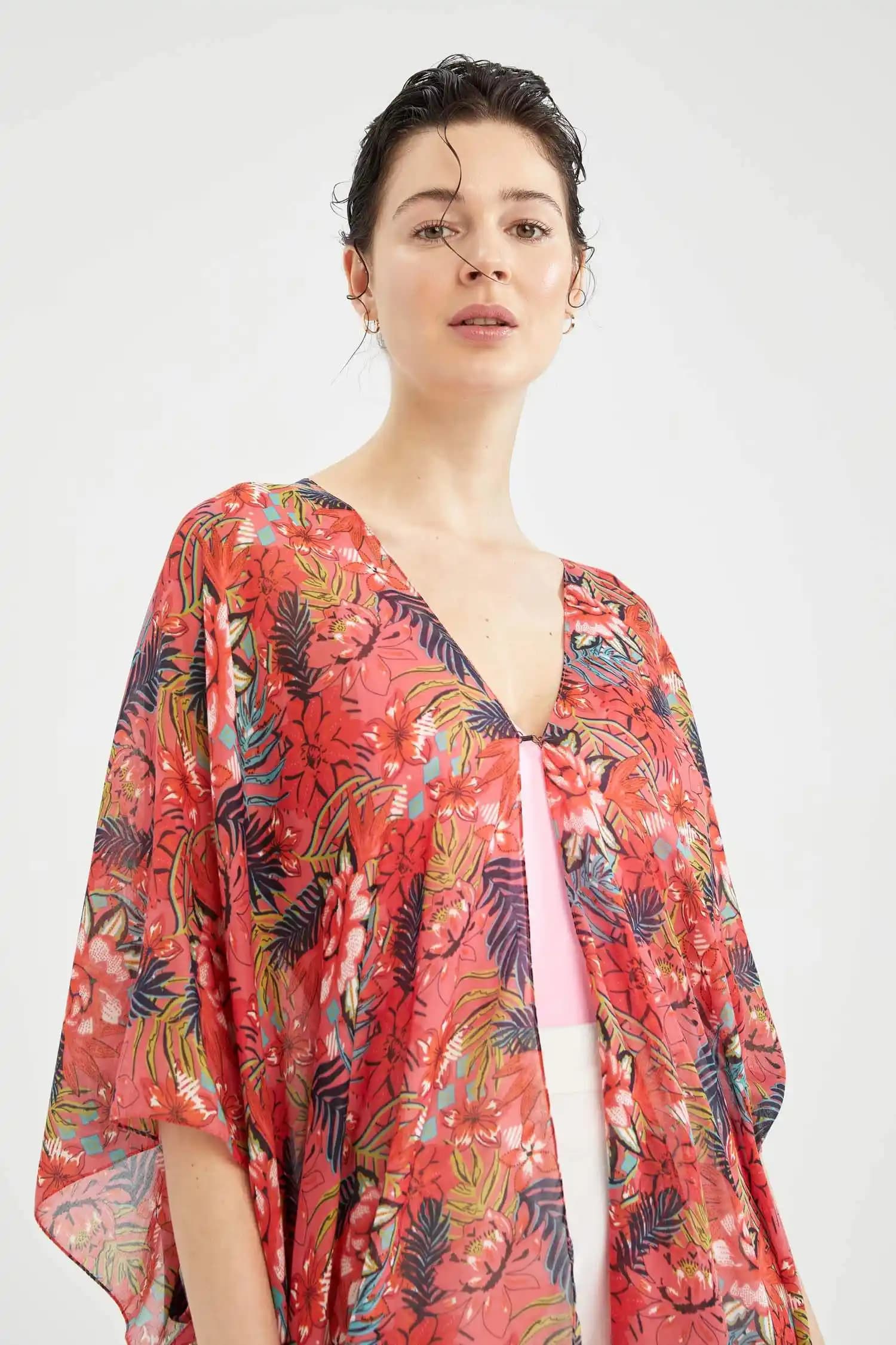 Yazlık Kimono Seçenekleri ve Stil İpuçlarıyla Yaz Modasına Şıklık Katın