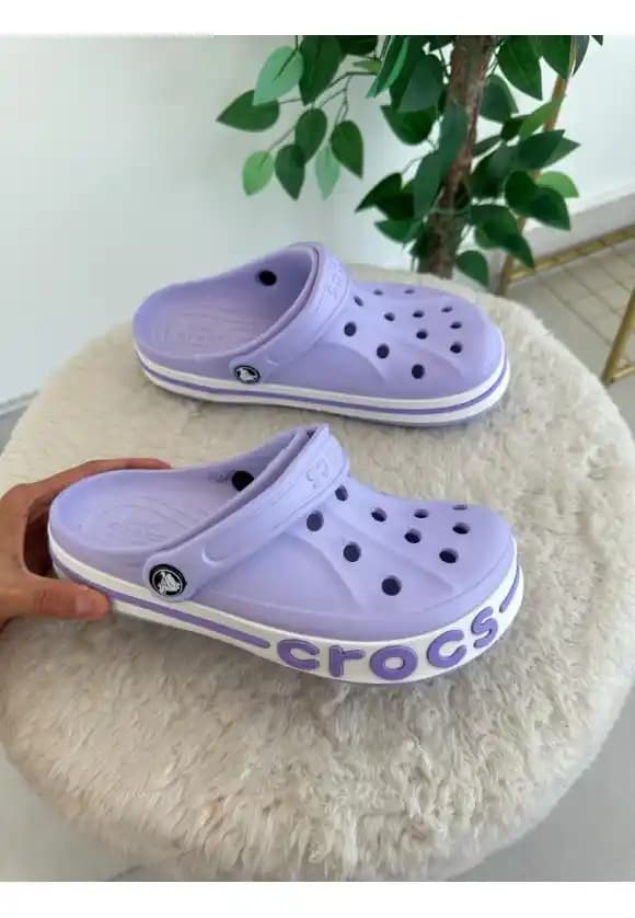 Yeni Crocs Modası ve Giyim Aksesuarlarıyla Modern Tarzın Yükselişi