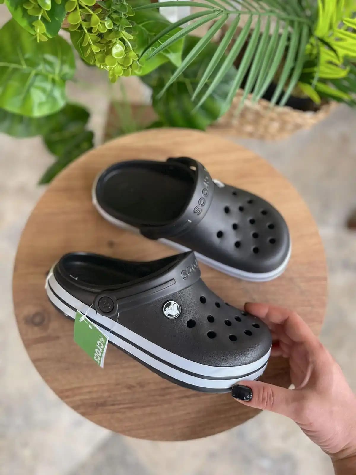 Yeni Model Crocs Terlikler: Konfor ve Şıklığın Bir Arada Sunulduğu Modern Tasarımlar