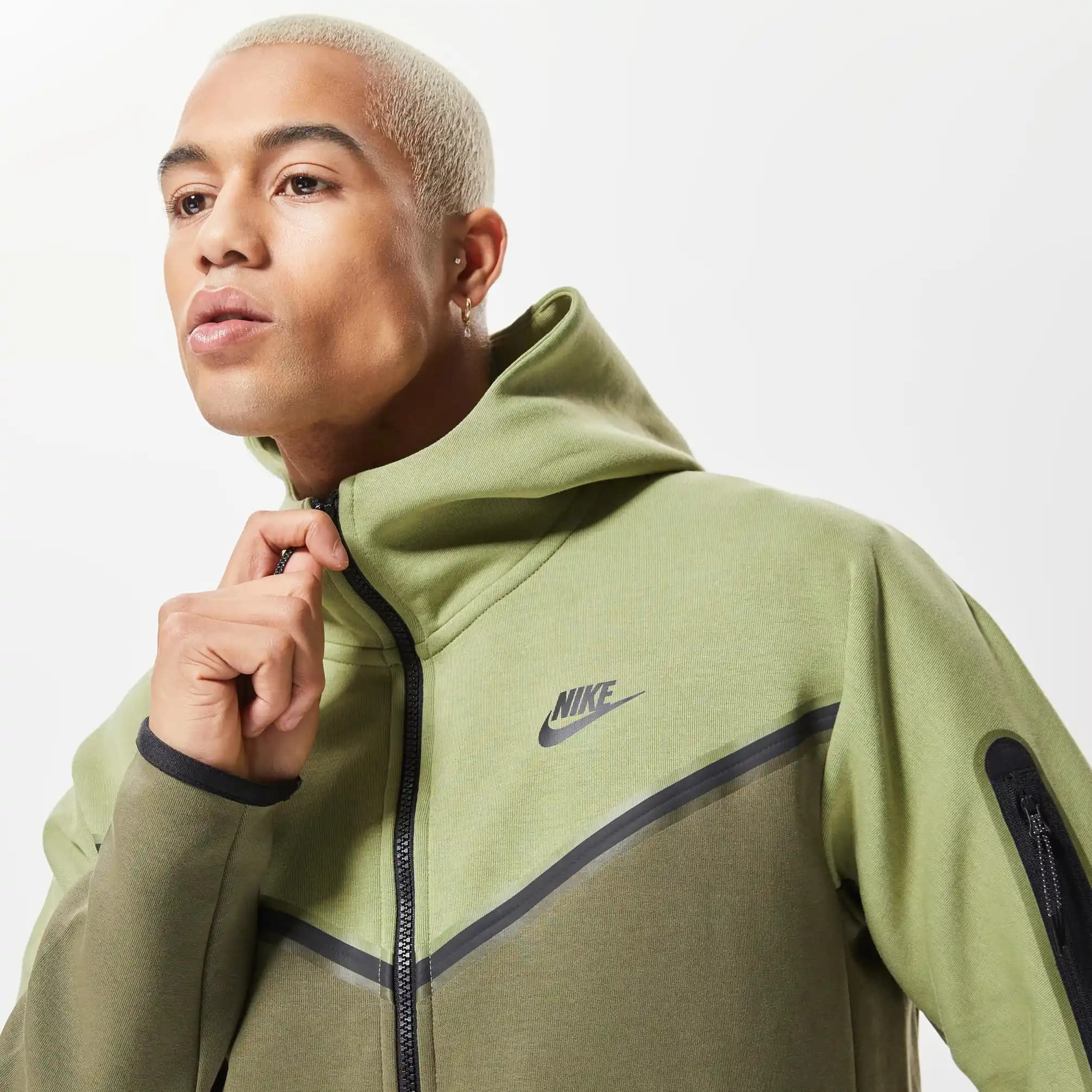 Yeşil Nike Tech Ürünleriyle Spor ve Şık Tarzlar Yaratmanın Yolları