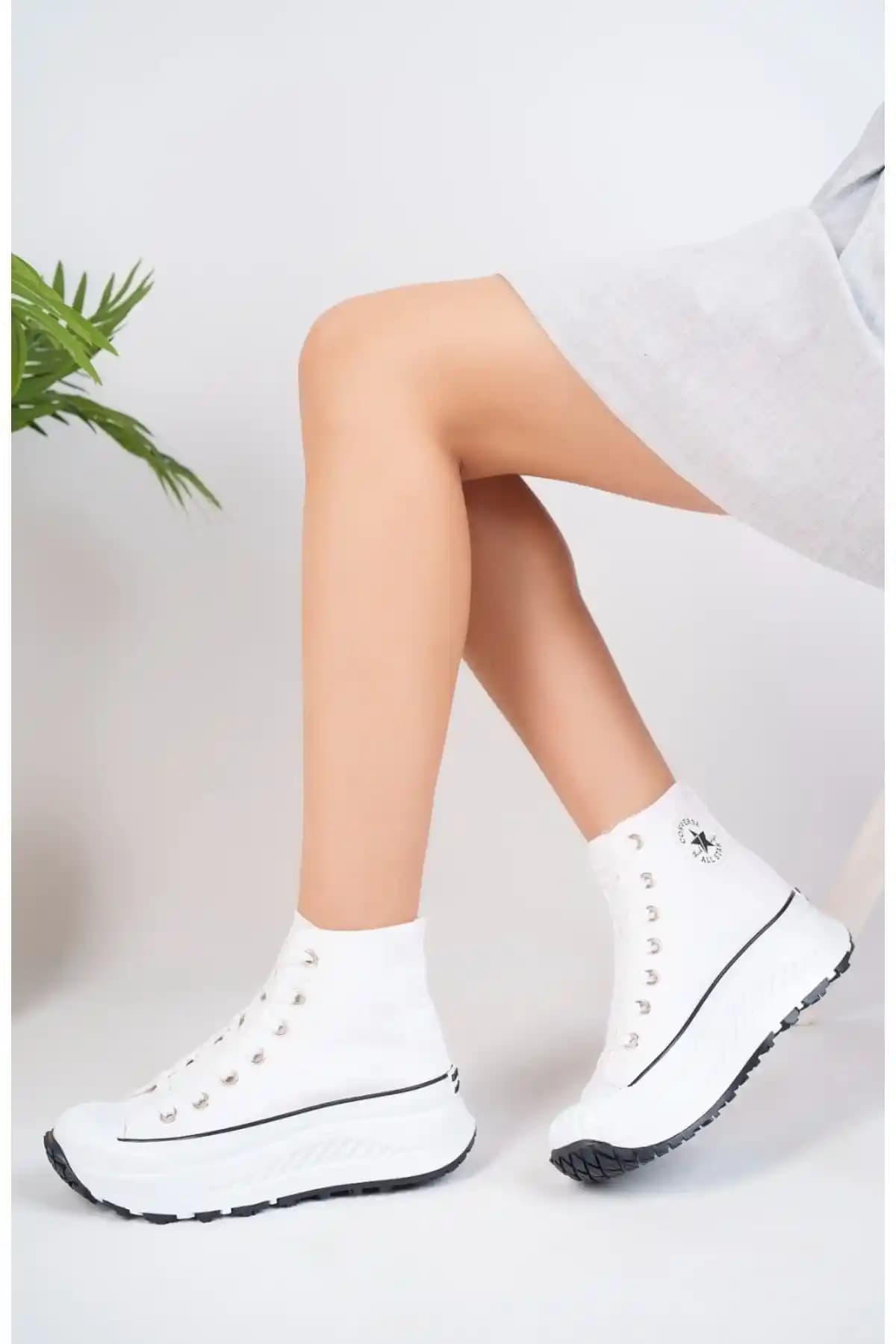 Yüksek Topuk Converse Modasında Rahatlık ve Şıklığın Buluşması