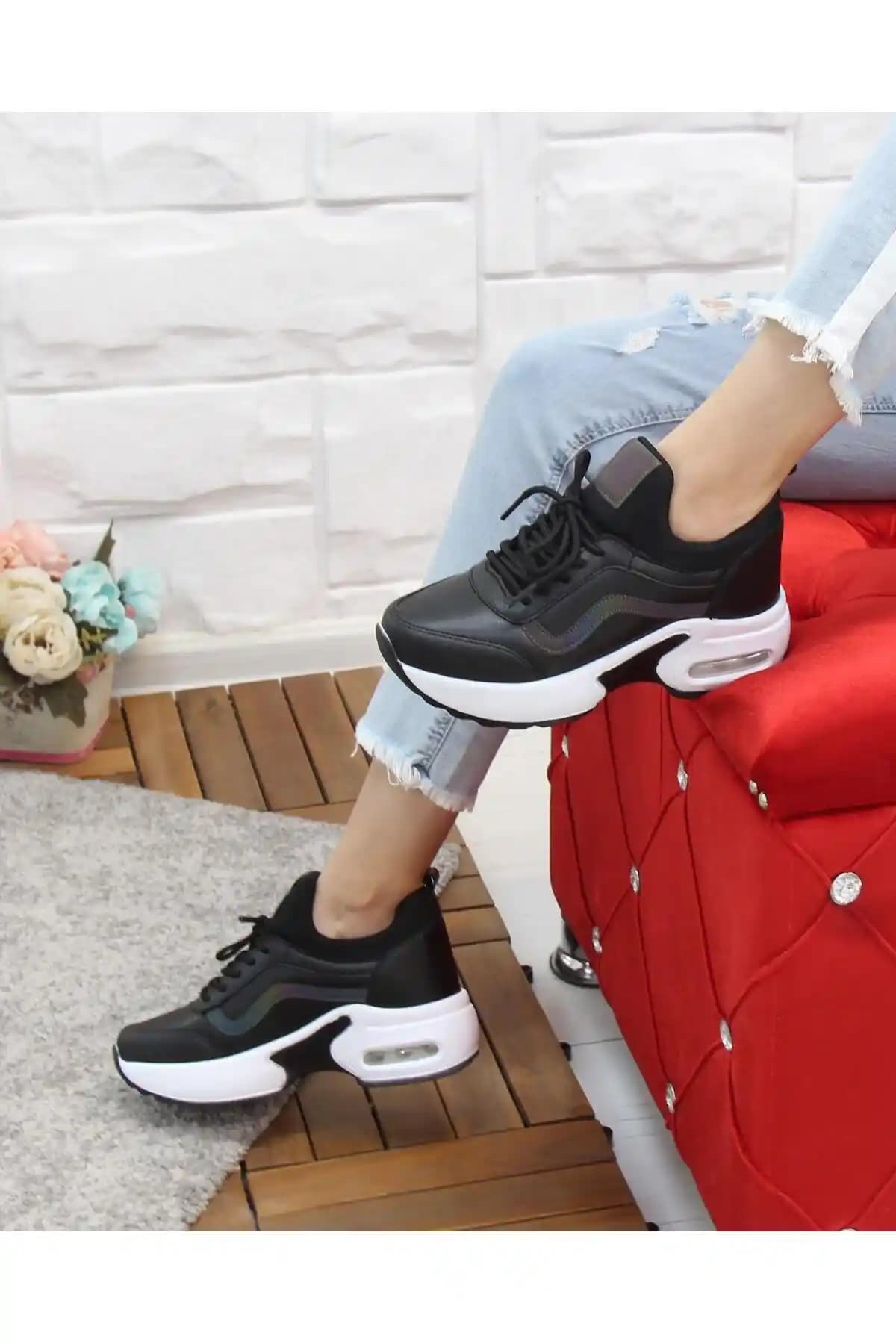 Yüksek Topuk Sneaker Modası ve Kombin İpuçlarıyla Şıklığınızı Yükseltin