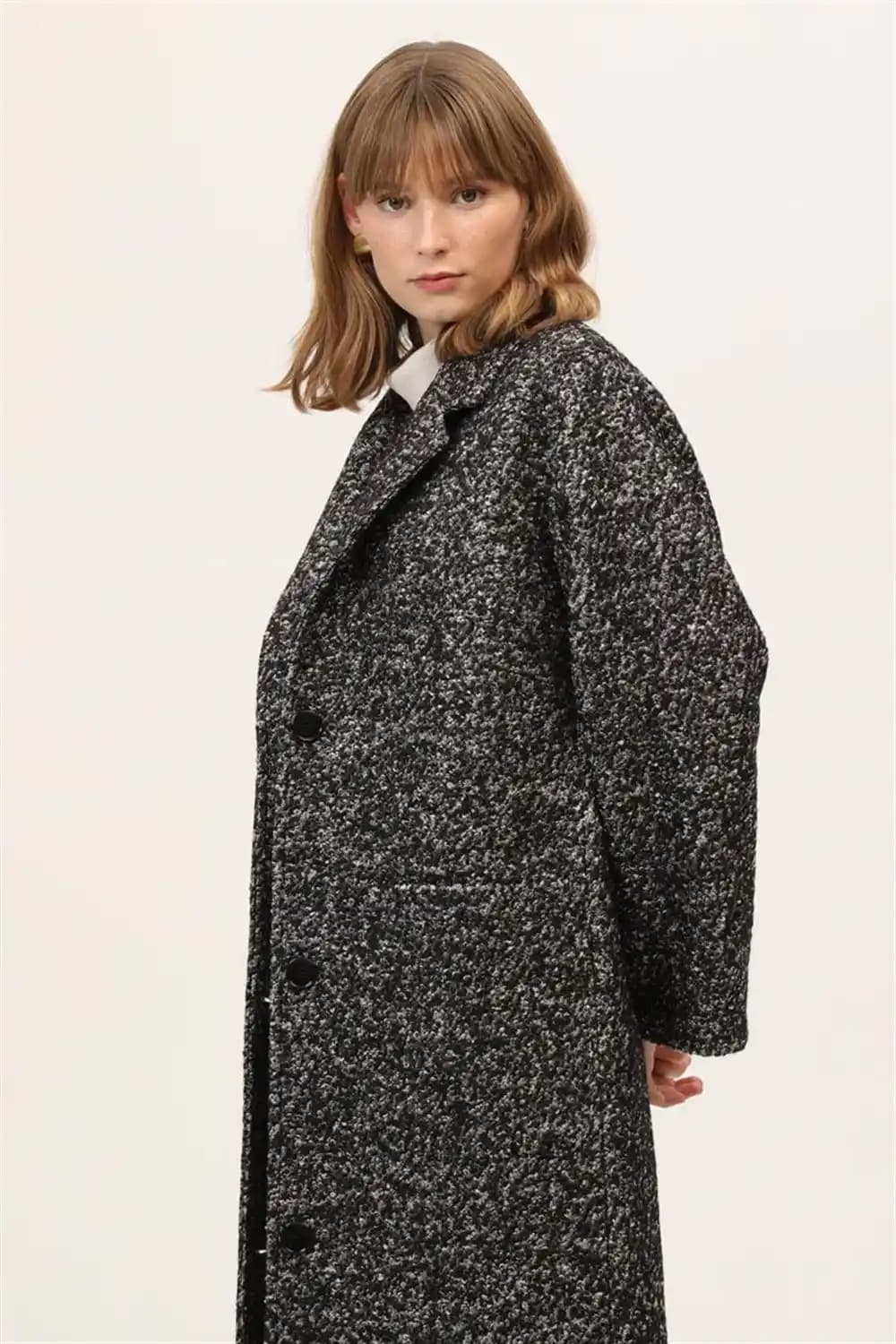 Yün Kabanlar: Kış Aylarının Şıklık ve Konfor Sembolü ve Moda Trendleri