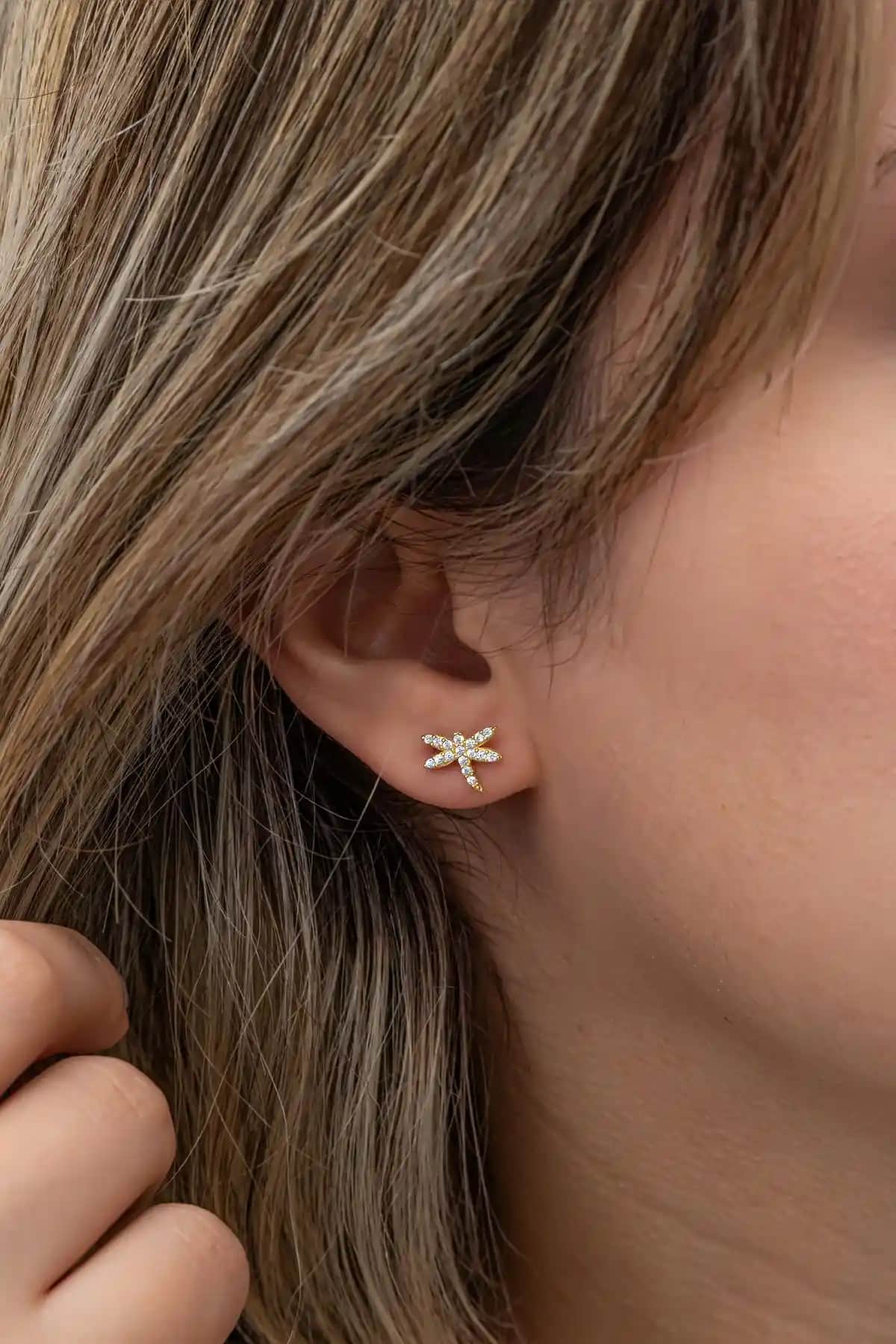 Yusufcuk Küpe: Modern Moda Trendlerinde Kendine Özgü Bir Aksesuar Seçeneği