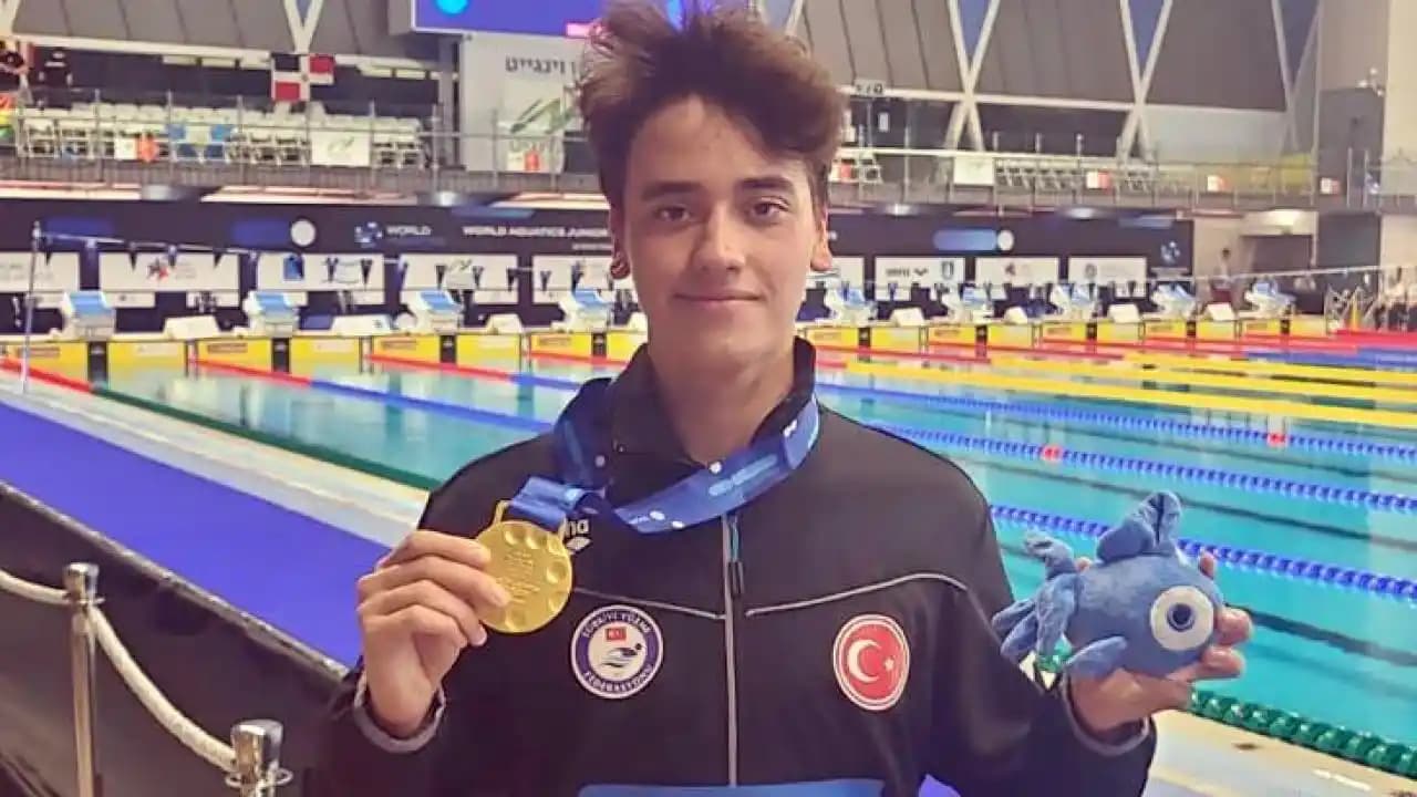 Yüzme Atleti Giyim ve Aksesuarlar: Performansı Artıran En İyi Seçenekler ve Tavsiyeler