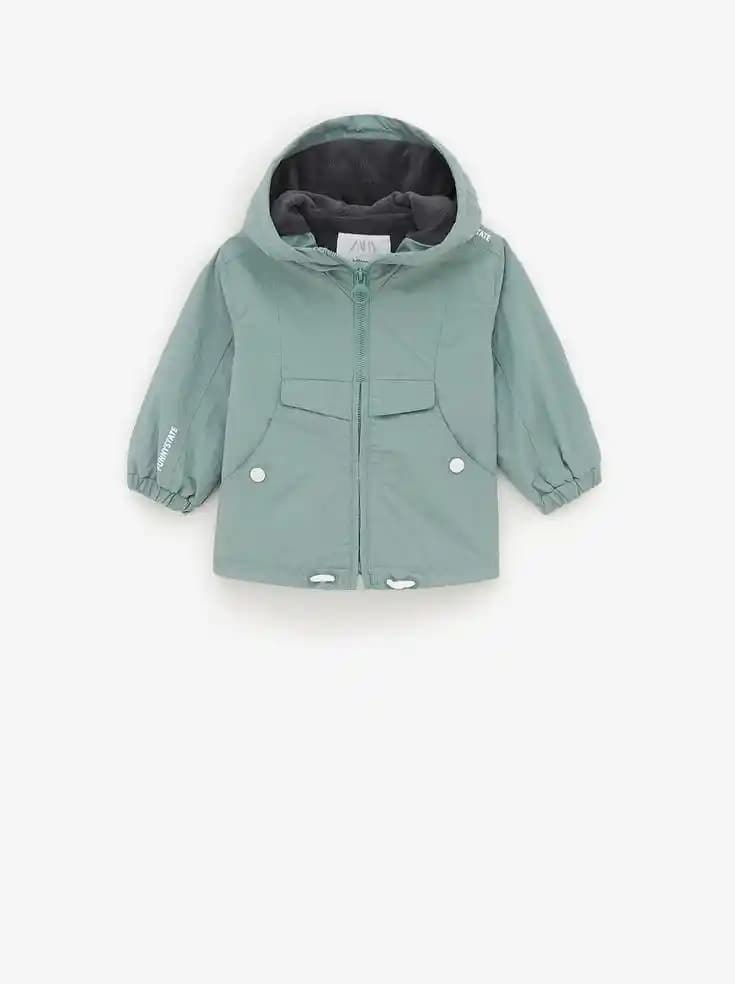 Zara Erkek Bebek Yağmurlukları: Modern ve Fonksiyonel Çocuk Yağmurluk Koleksiyonu
