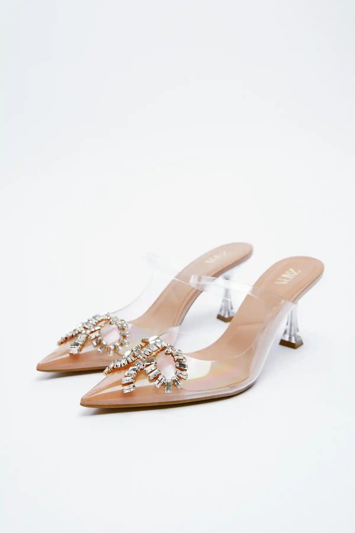 Zara Fiyonklu Ayakkabılar: Şıklık ve Konforu Bir Arada Sunan Trend Modeller