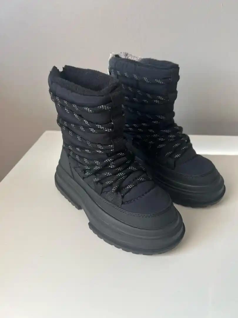 Zara Kar Botları: Şıklık ve Konforu Bir Arada Sunan Modern Kış Ayakkabıları