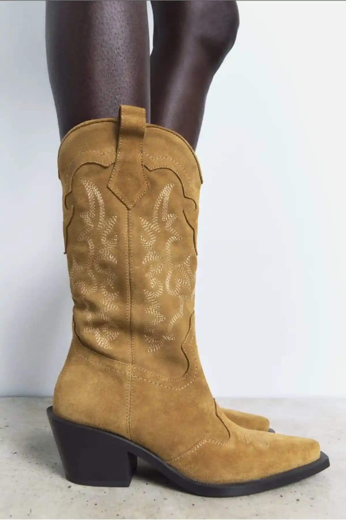 Zara Kovboy Çizmesi: Moda ve İşlevselliğin Birleştiği Güncel Ayakkabı Seçenekleri
