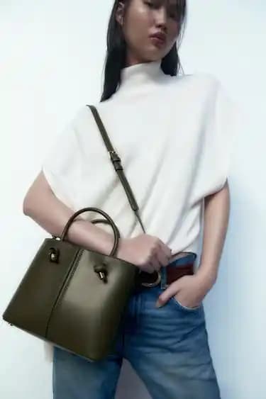 Zara Mini City Çanta ile Şehir Hayatında Şıklık ve İşlevselliği Bir Arada Yakalayın