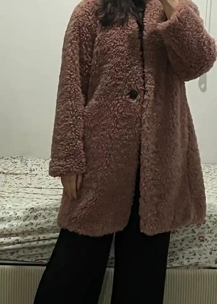 Zara Peluş Kabanlarıyla Kışta Şıklık ve Konforu Yakalayın
