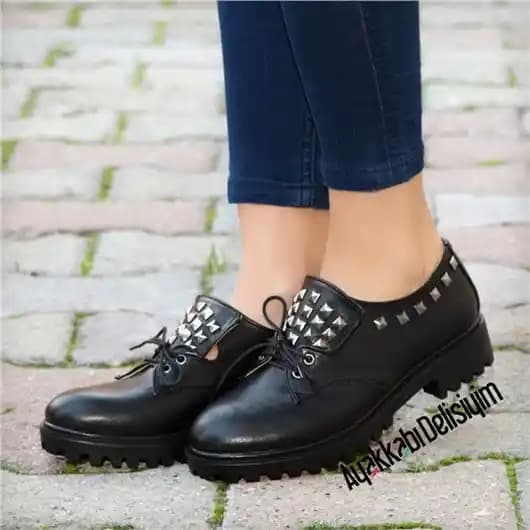 Zımbalı Ayakkabılar Moda ve Fonksiyonelliğin Modern Yansıması
