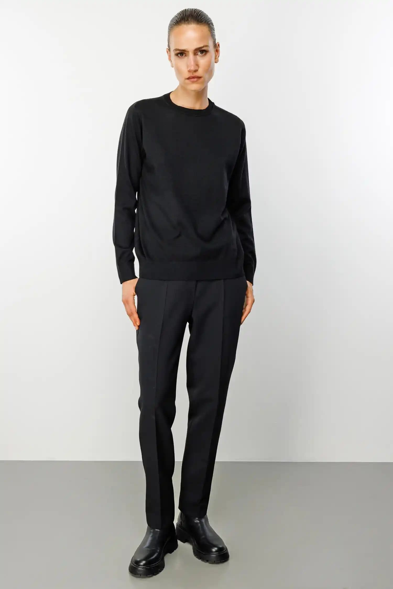 0 Yaka Modası: Minimalist ve Modern Tarzın Güncel Trendleri ve Kombinasyon İpuçları