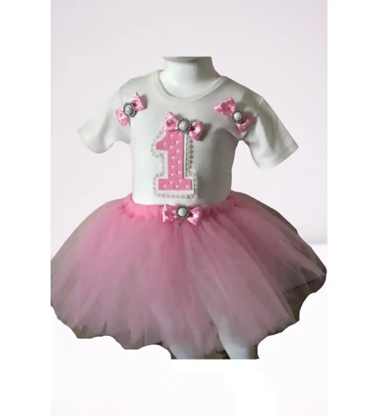 1 Yaş Kız Çocuk Kıyafetleri: Konforlu, Sevimli ve Trend Tasarımlar