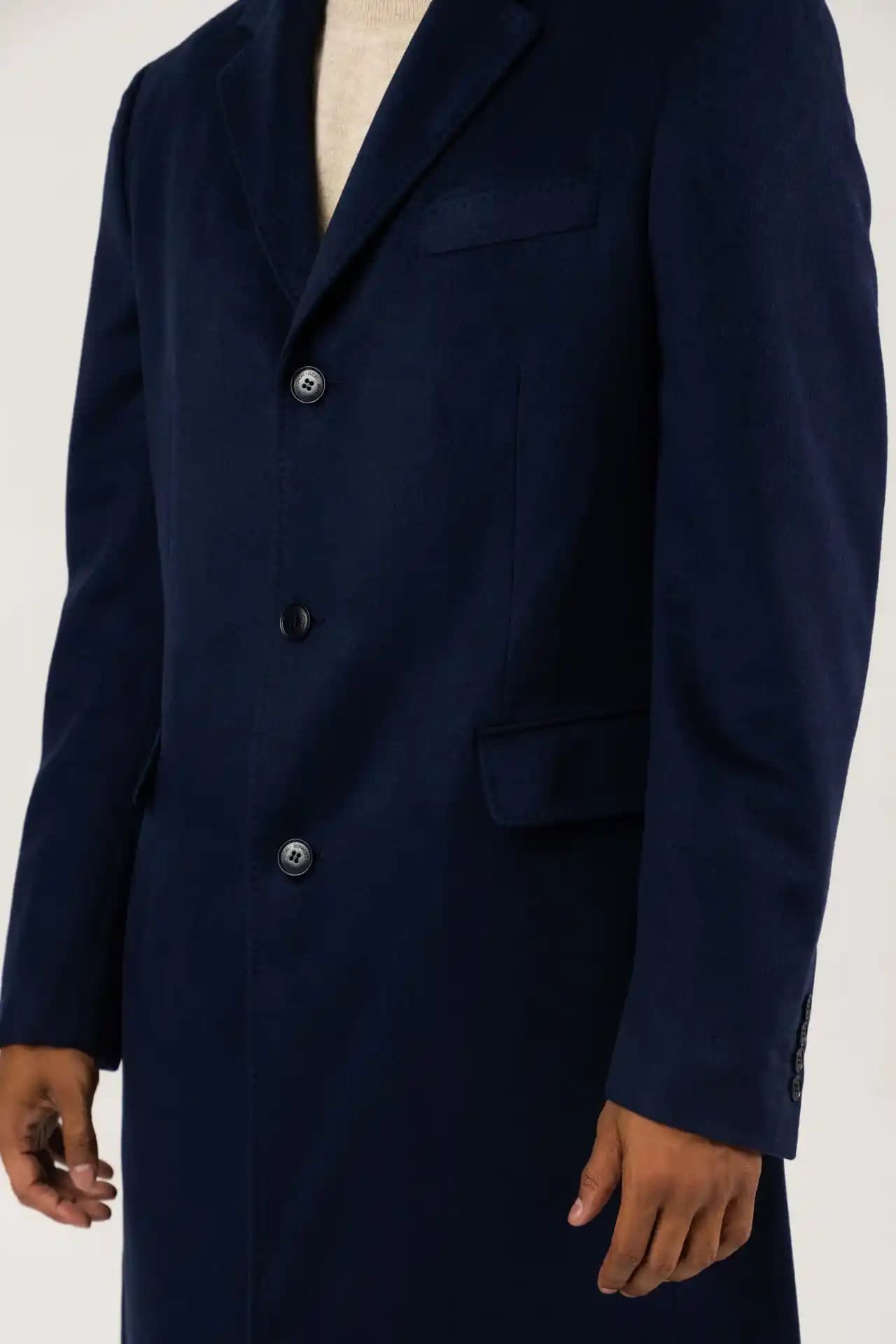 %100 Kaşmir Erkek Kabanları: Lüks ve Şıklığın Zirvesi İçin Stil ve Bakım Rehberi