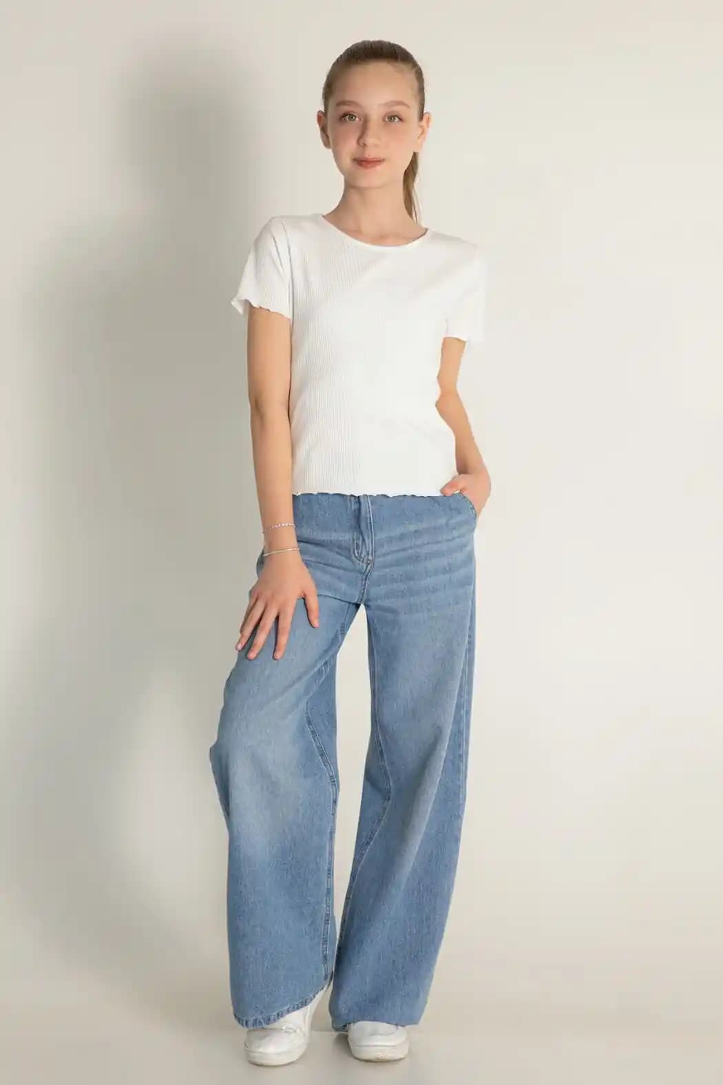 13-14 Yaş Gençler İçin Güncel Kot Pantolon Trendleri ve Stil Önerileri