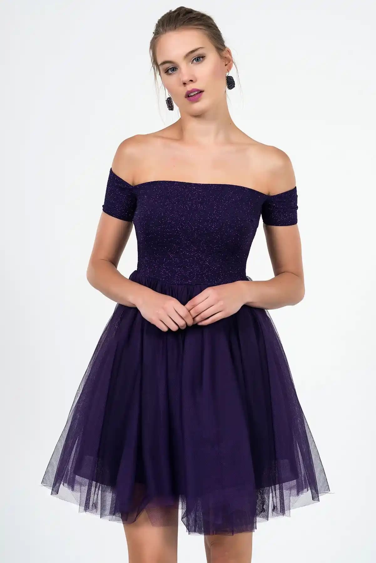 14-15 Yaş Gençler İçin Mezuniyet Elbisesi Trendleri ve Stil Rehberi