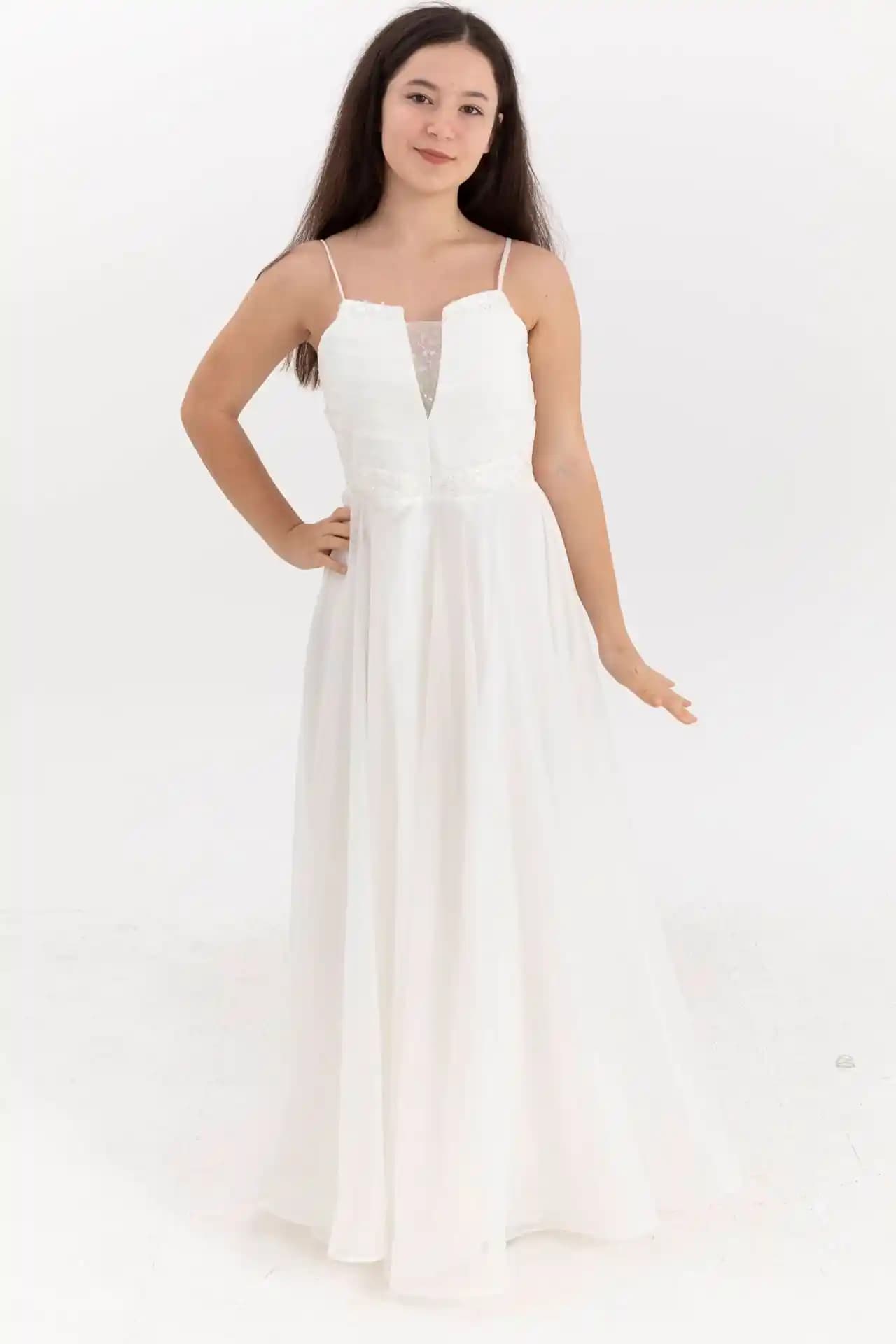 16 Yaş Gençler İçin Moda Rehberi: Tarzınızı Yansıtan Elbise Seçenekleri ve Trendler