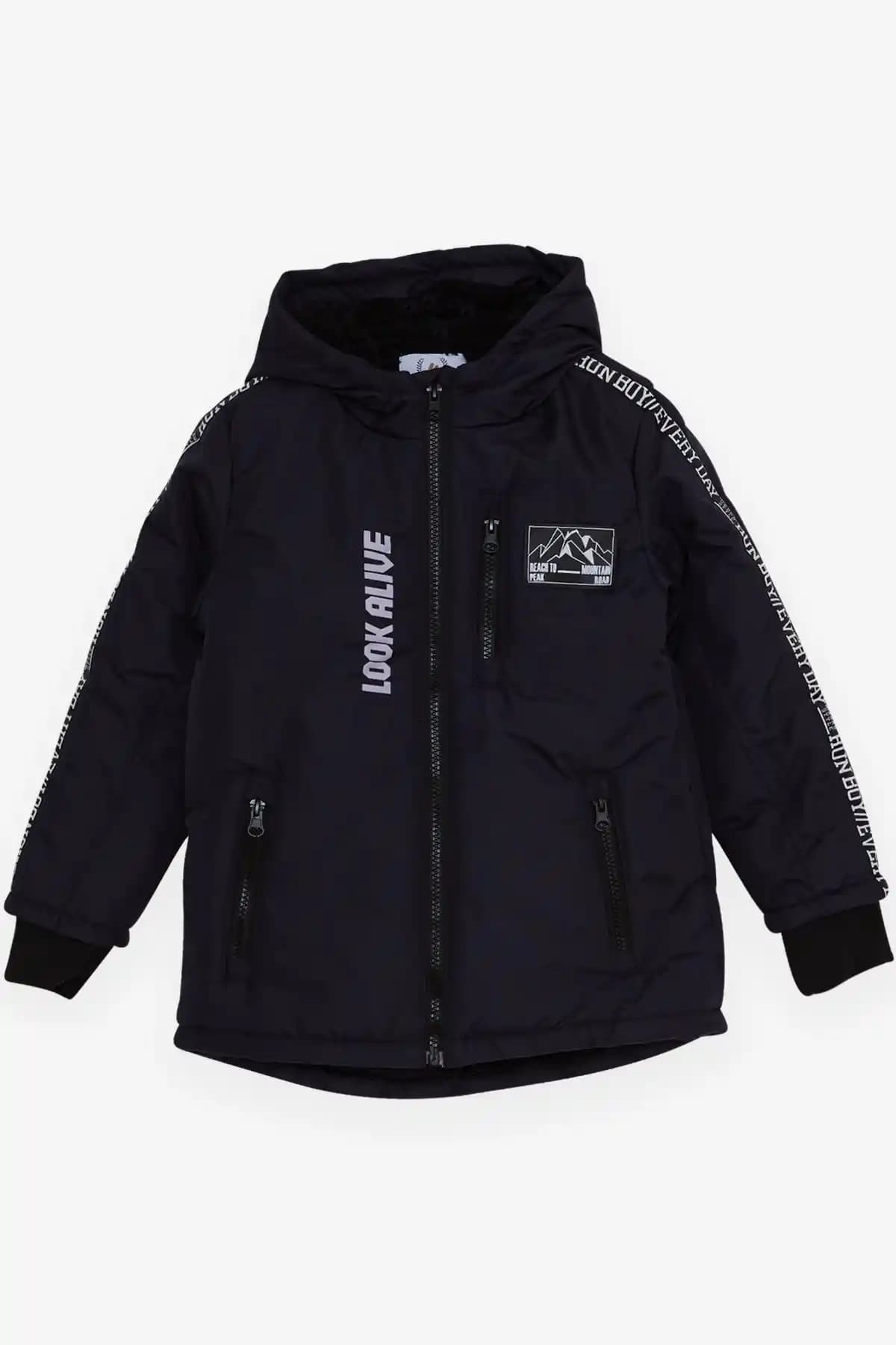 2 Yaş Erkek Bebek Montları: Moda ve Fonksiyonelliği Bir Arada Sunan Seçenekler