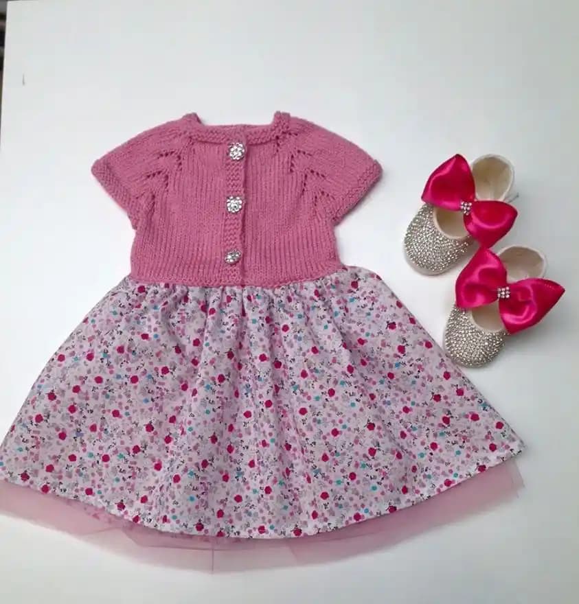 2 Yaş Kız Çocukları İçin Elbise Rehberi: Trendler, Malzemeler ve Stil İpuçları