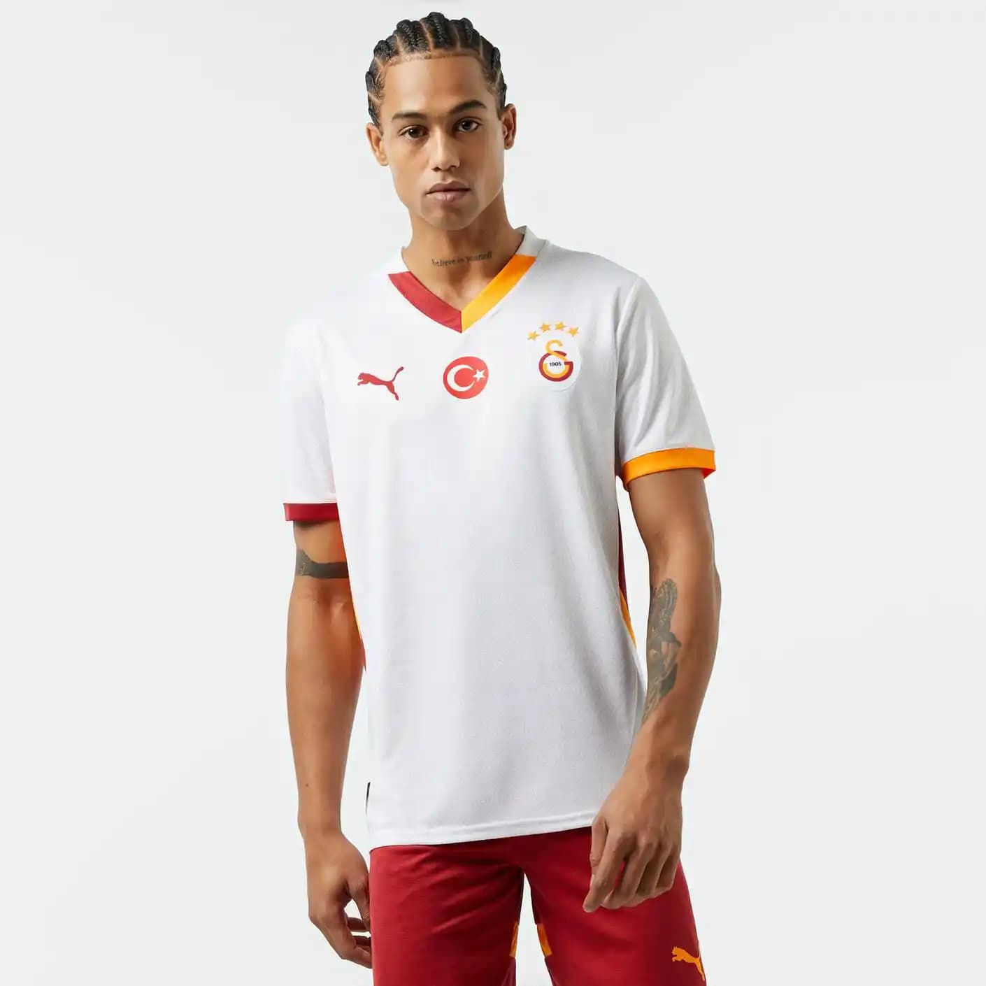 2024 Galatasaray Forması: Moda ve Sporun Buluştuğu Yeni Trendler ve Tasarımlar