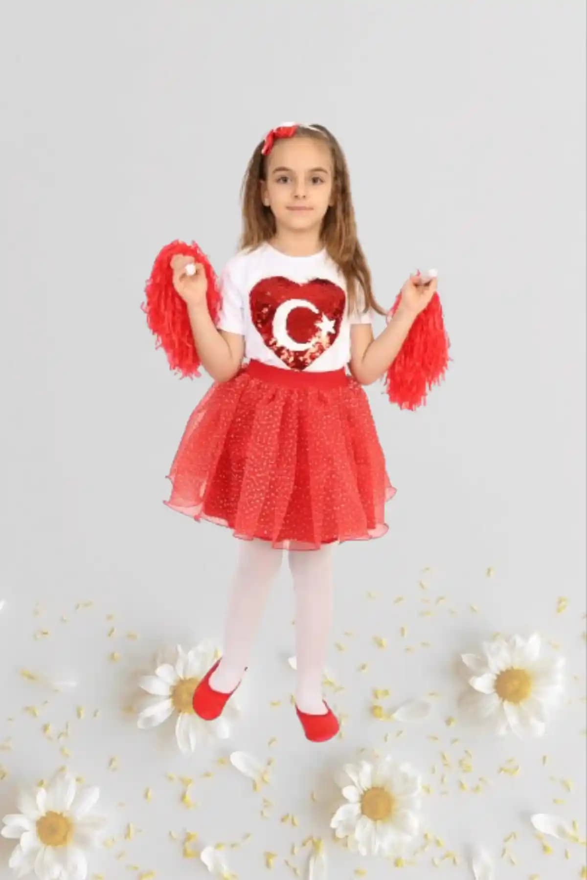 23 Nisan Kutlamaları İçin Kız Çocuklarına Uygun En Güzel Kıyafet Seçenekleri
