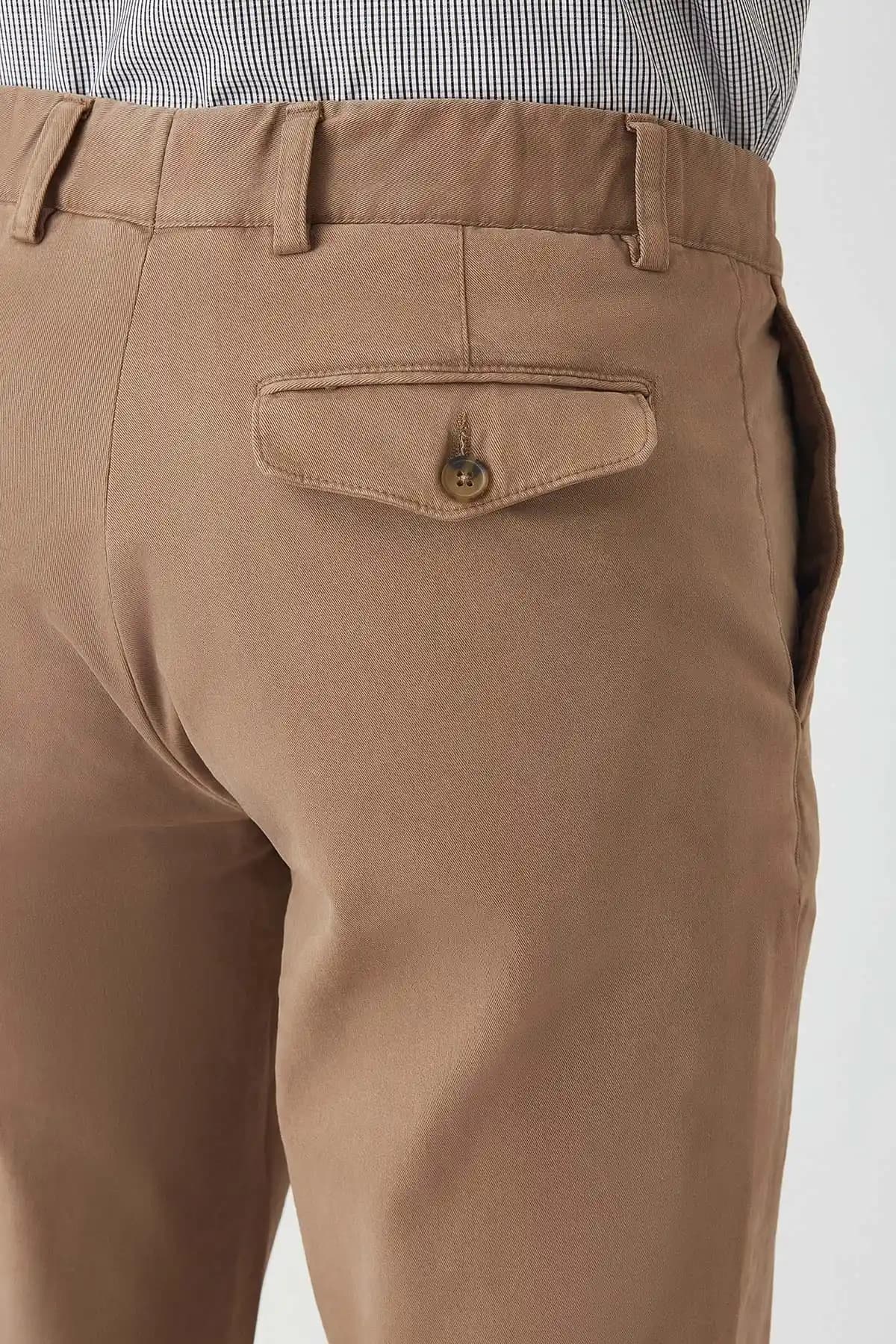 4 Cepli Pantolonlar: Moda ve Fonksiyonelliği Bir Arada Sunan Güncel Trendler