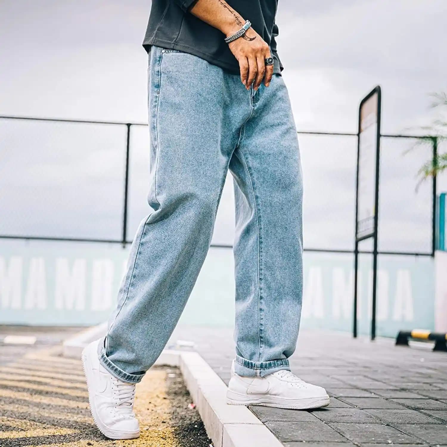 48 Beden Kot Pantolon: Güncel Moda Trendleri ve Kombin Önerileri