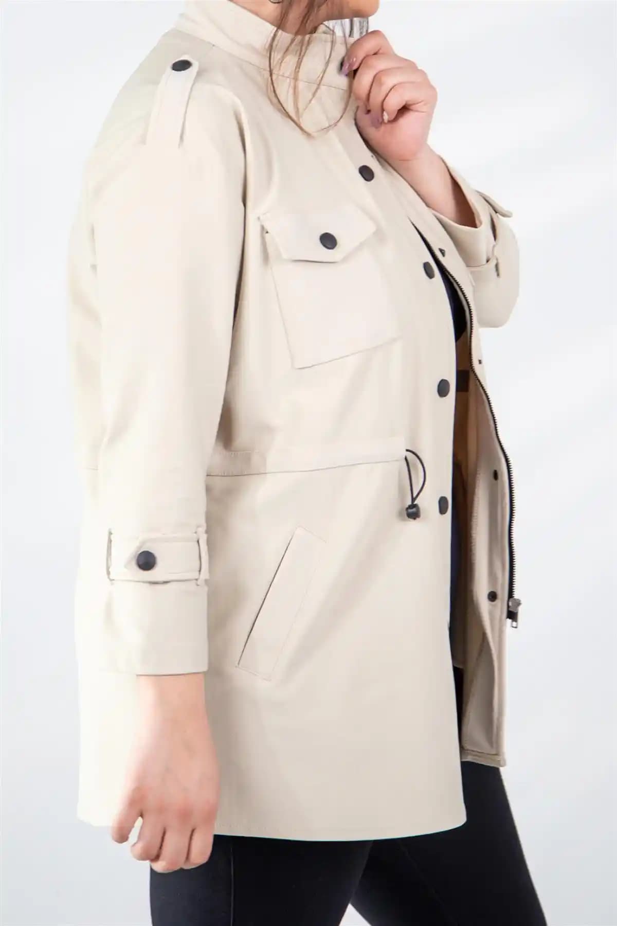 54 Beden Kadın Trençkotları: Moda ve Konforun Şık Buluşması