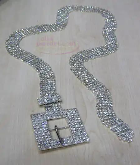 Abiye Kemer Modelleri ve Trendleri: Şıklığınızı Tamamlayan En Güzel Seçenekler