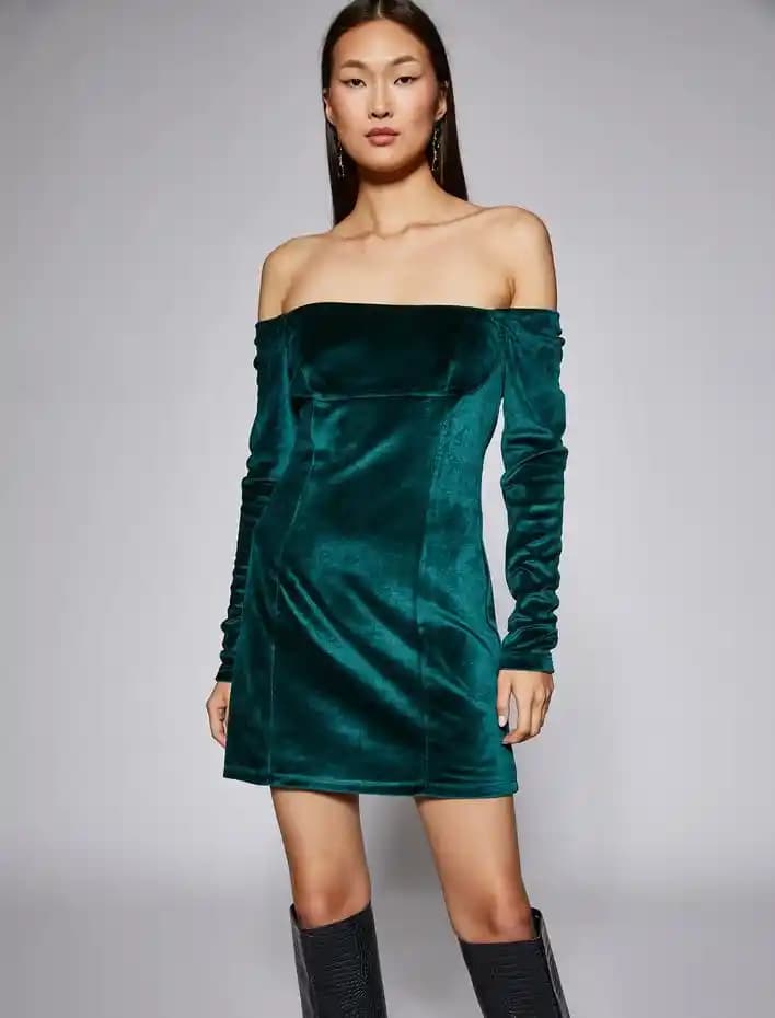 Açık Kadife Elbise Modelleri ve Moda Trendleri: Şıklık ve Zarafetin Yeni Tanımı