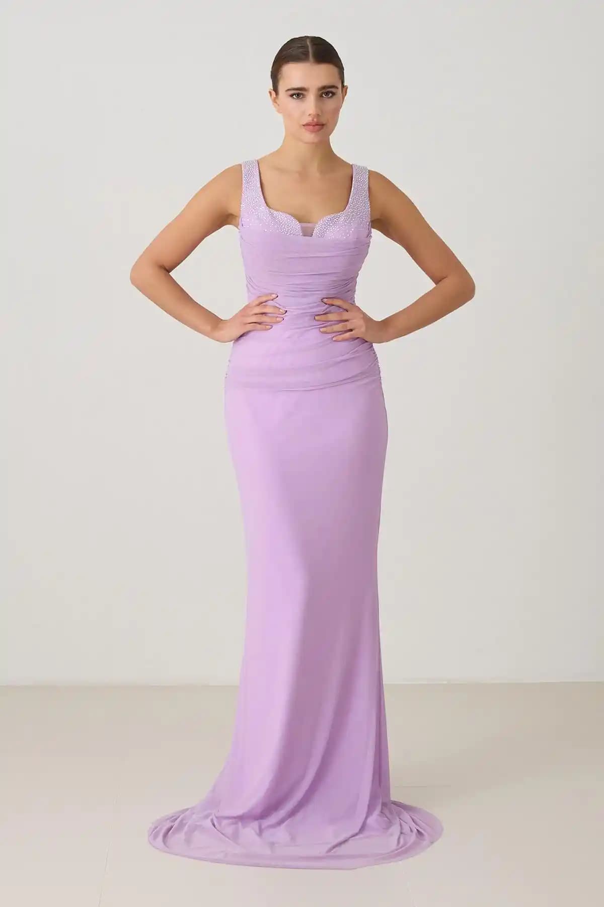 Açık Lila Renk Trendleri ve Moda Kombinleriyle Şıklık Yaratın