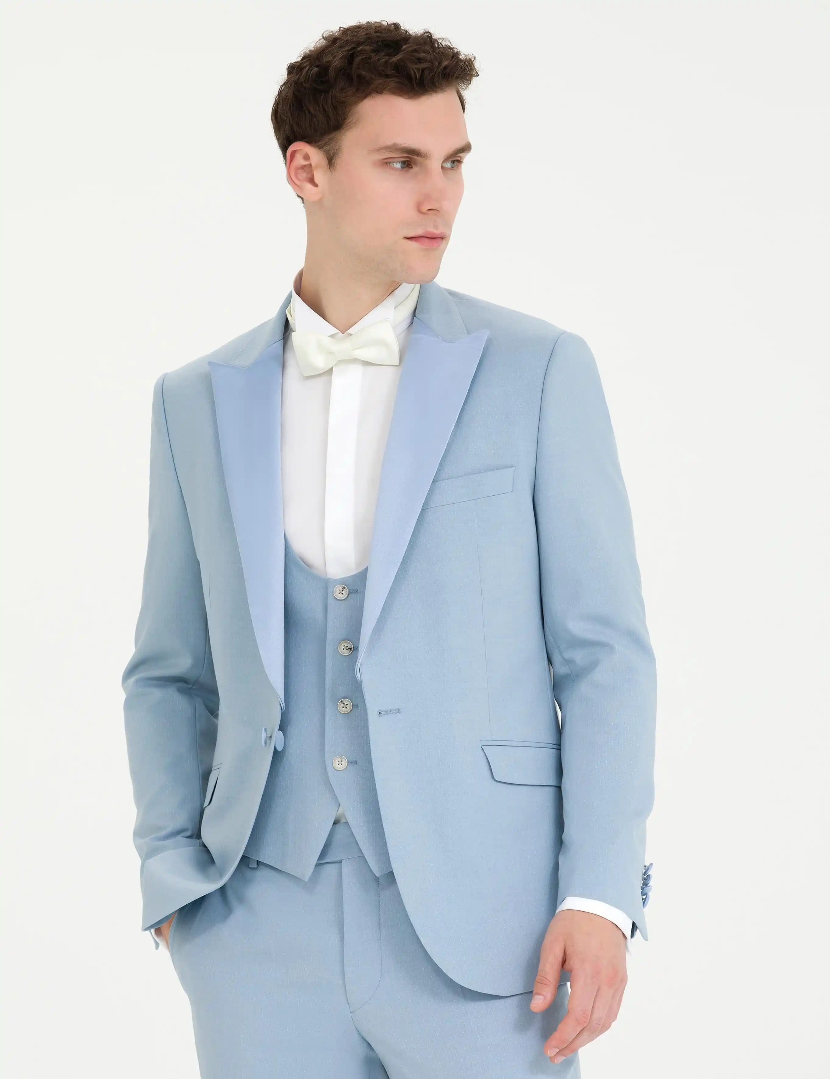 Açık Mavi Damatlıklar: Modern ve Şık Düğünler İçin Ferah Seçenekler