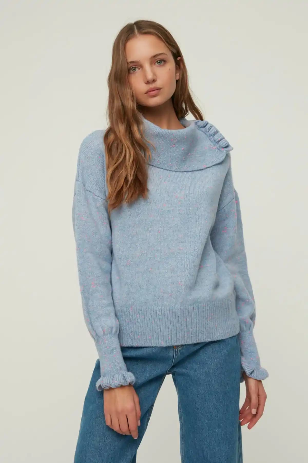 Açık Mavi Kazaklar: Moda Dünyasında Sakinlik ve Şıklığın Modern Sembolü