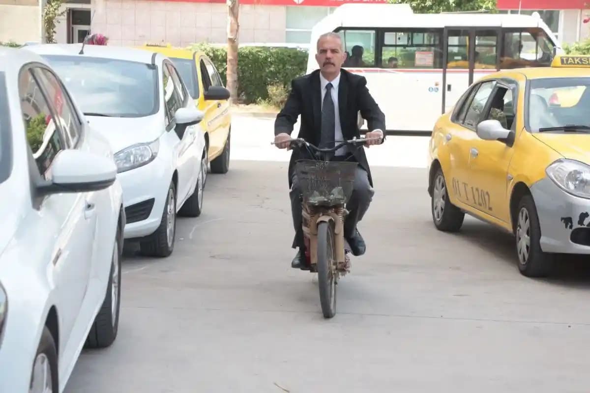 Adana'da Takım Elbise Seçenekleri: Modern ve Klasik Tarzların Şıklıkla Buluşması