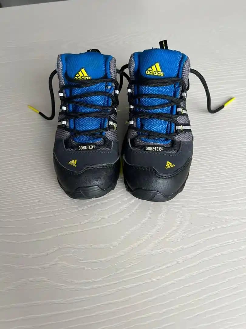 Adidas Bebek Botları: Şıklık ve Konfor Sunan Modern Bebek Ayakkabıları