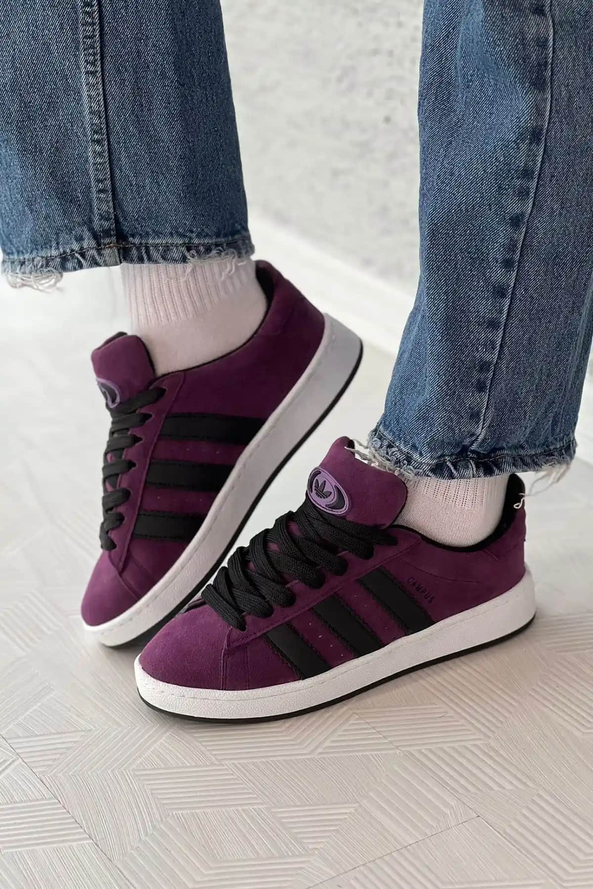 Adidas Campus Mor: Spor ve Günlük Modada Renklerin Gücü ve Tasarımın Şıklığı