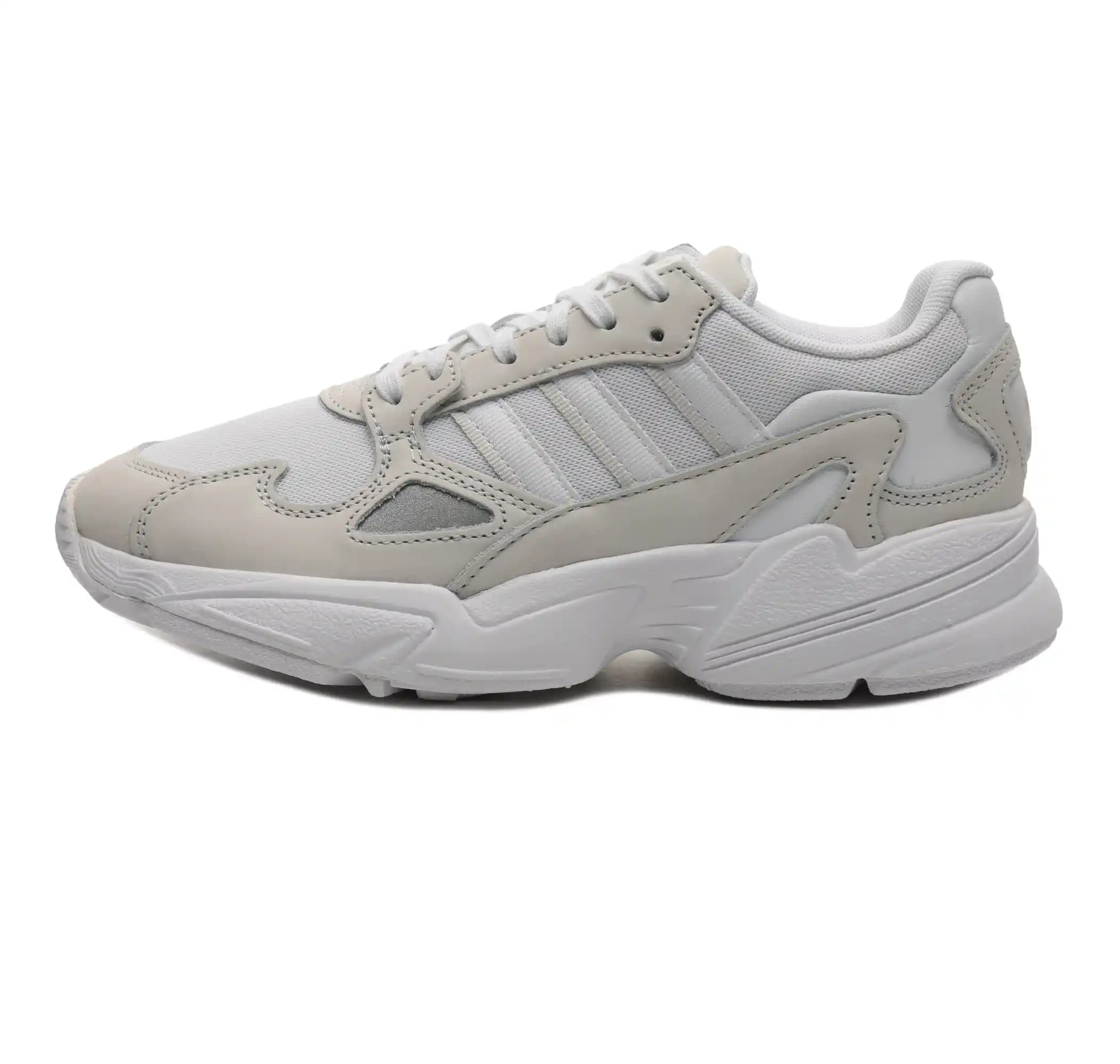 Adidas Falcon W Kadın Ayakkabıları Modern Tasarım ve Çok Yönlü Kullanım Özellikleriyle Öne Çıkıyor