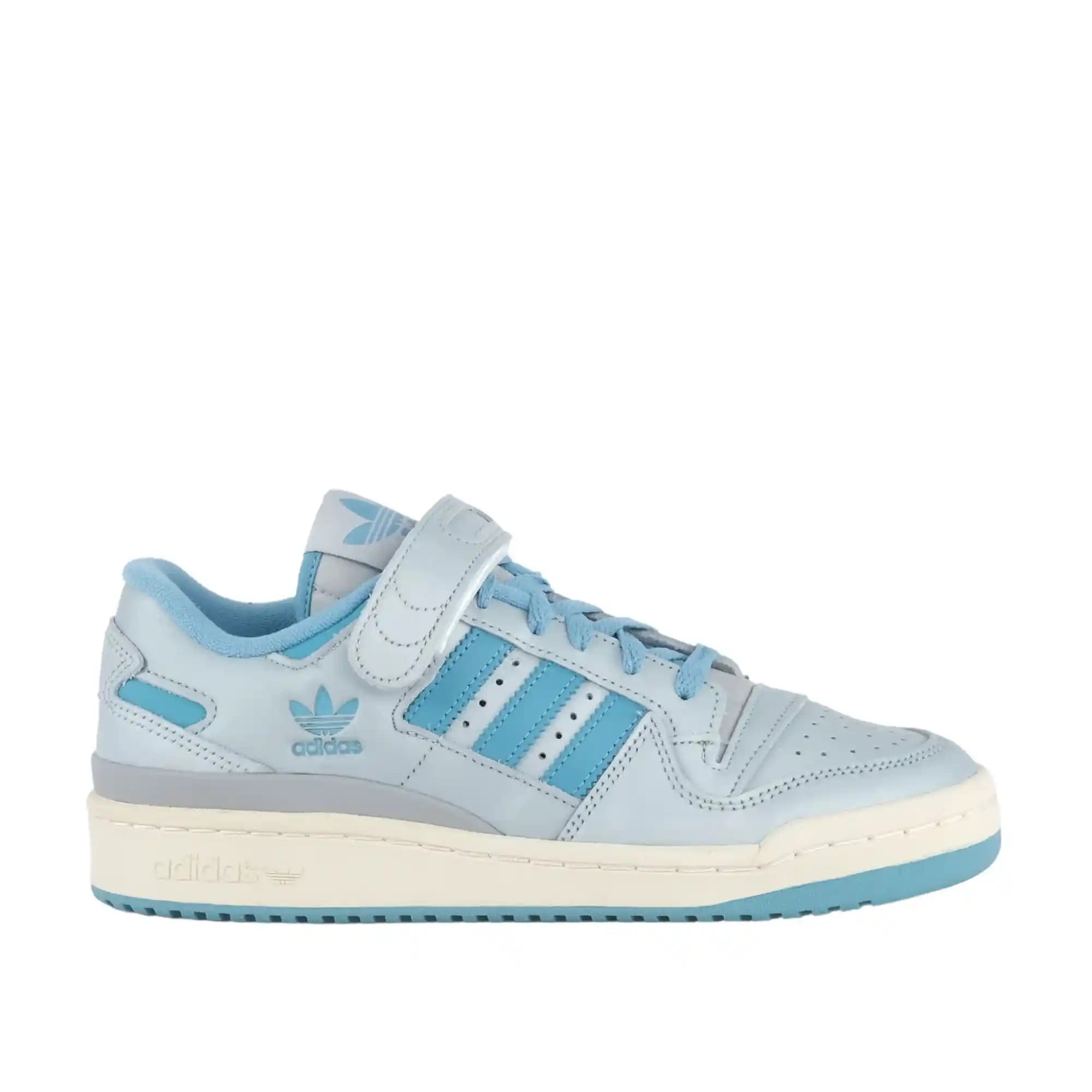 Adidas Forum Mavi: Moda Dünyasında Kendine Has Bir İkon Olmayı Başaran Sneaker Modeli