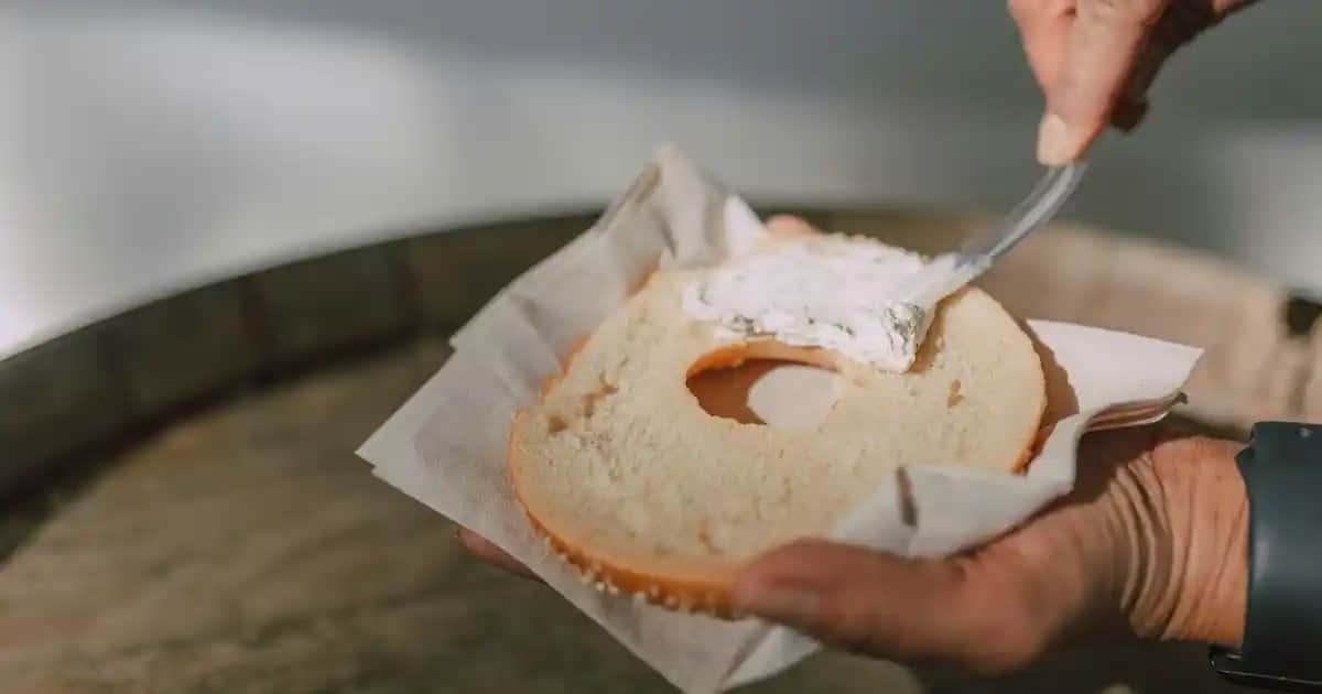 Adidas Gazelle Kadın Kırmızı Spor Ayakkabısı Modada Renkli ve Zamansız Bir Şıklık Sunar