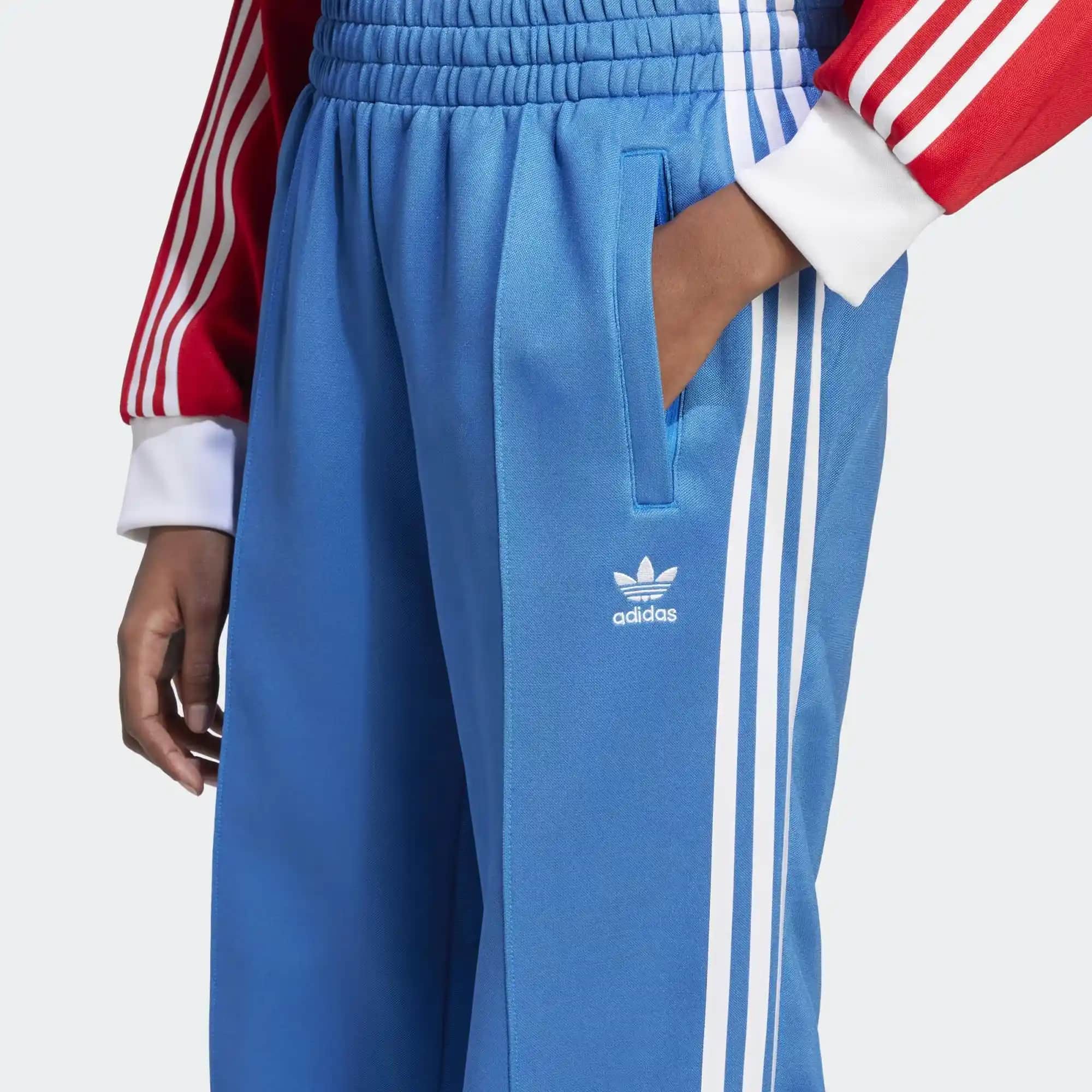 Adidas Oversize Eşofman Altı: Güncel Moda Trendleri ve Kombinasyon Önerileri
