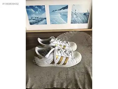 Adidas Özel Seri Ayakkabıları: Moda ve Teknolojiyi Bir Arada Sunan Koleksiyonlar