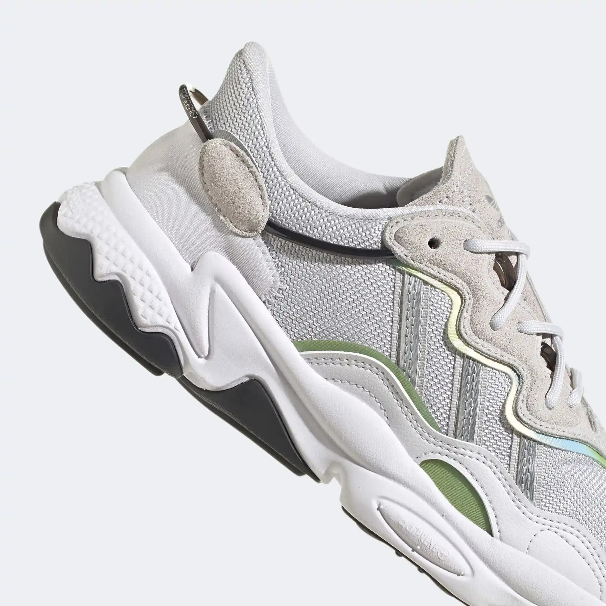 adidas Ozweego Kadın Gri Spor Ayakkabısı: Modern ve Şık Tasarımıyla Günlük Kullanım İçin