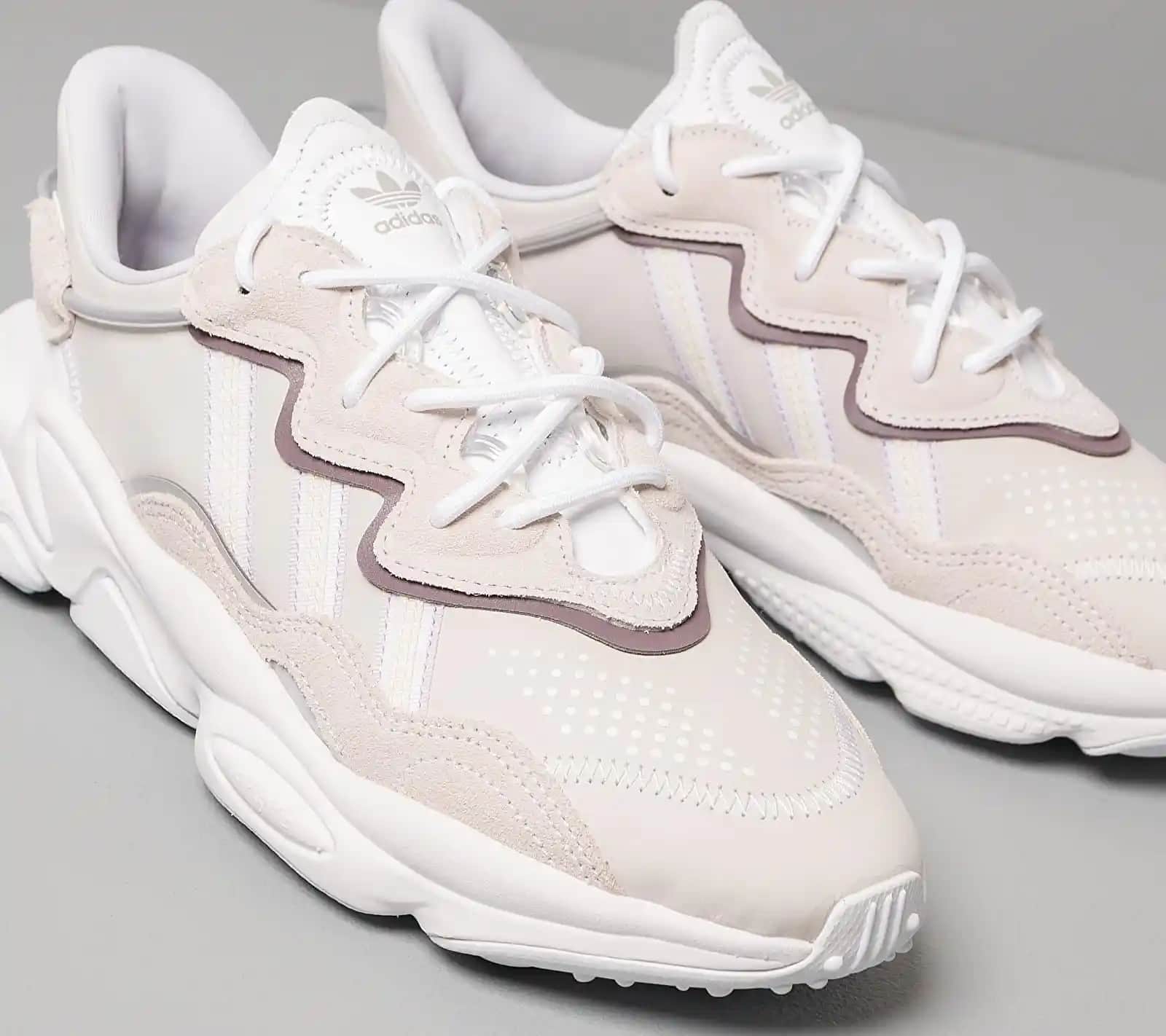 Adidas Ozweego W Kadın Spor Ayakkabısı Modern ve Şık Tasarımıyla Güncel Moda Trendlerine Uyum Sağlar