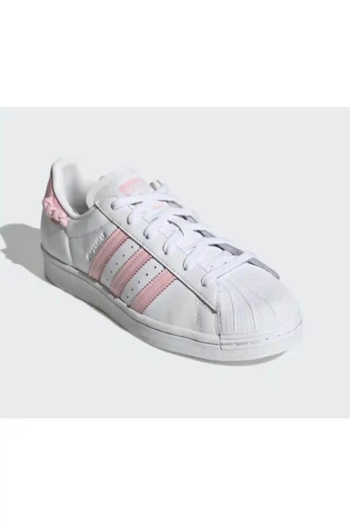 Adidas Pembe Superstar: Moda Dünyasında Renkli ve İkonik Bir Stil Seçeneği