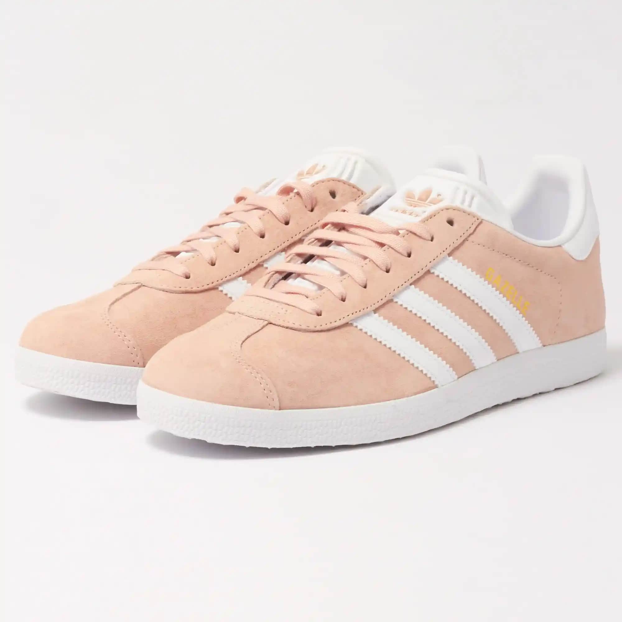Adidas Pink Gazelle: Renkli ve Şık Tasarımıyla Moda Dünyasında Kendine Yer Edinen Ayakkabı