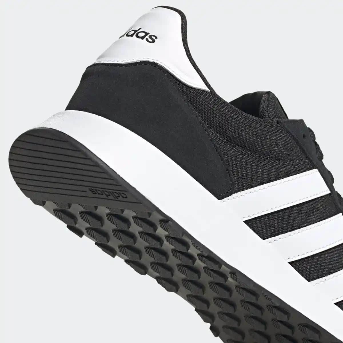 Adidas Run60s 2.0 Erkek Spor Ayakkabısı: Şıklık ve Konforun Modern Buluşması